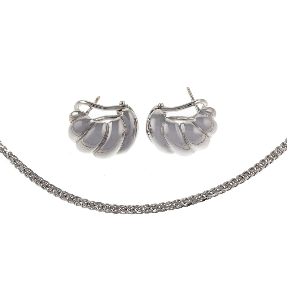 Appraisal: A K White Gold Chain Half Hoop Earrings K white