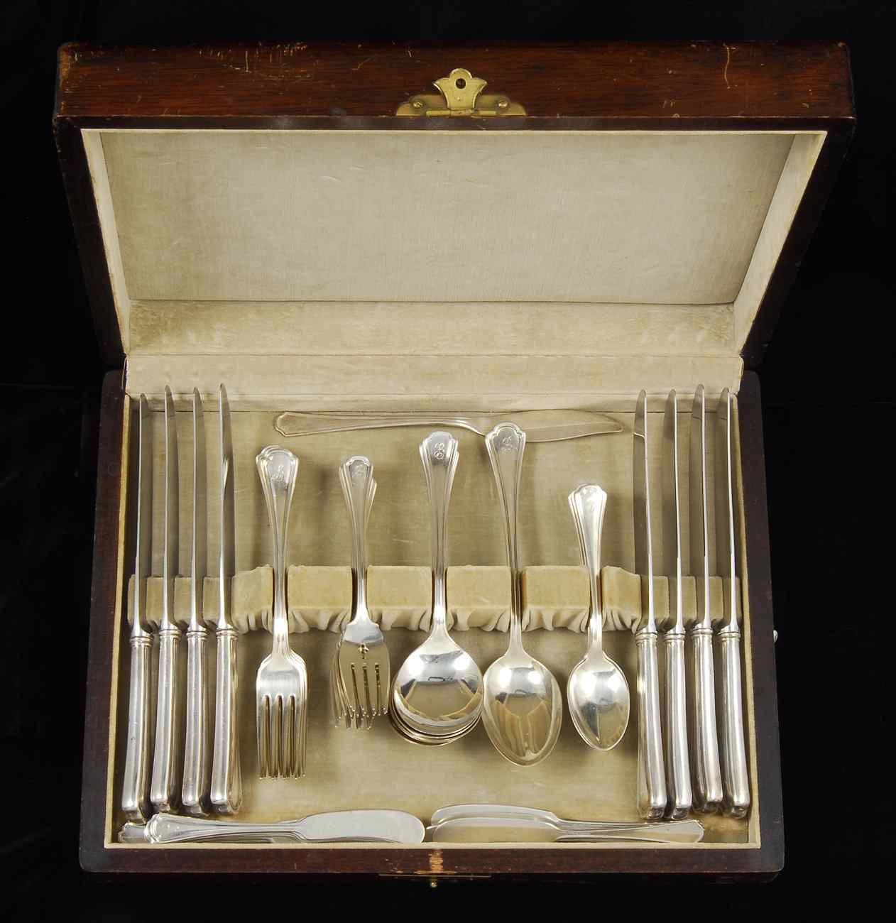 Appraisal: REED BARTON CASED STERLING SILVER FLATWARE SETIn the Clovelly'' pattern