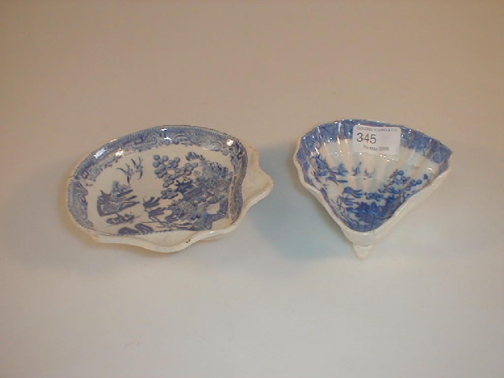 Appraisal: Two thC willow patterned shell butter dishes