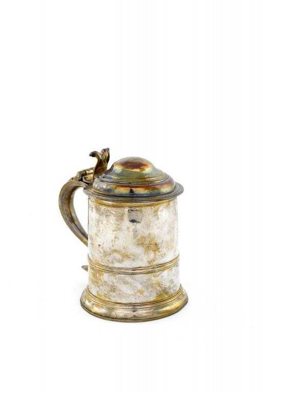 Appraisal: A GEORGE I TANKARD with domed lid and bifurcated thumbpiece