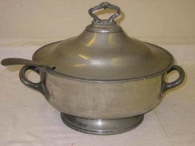 Appraisal: A VICTORIAN PEWTER SOUP TUREEN of oval form with loop