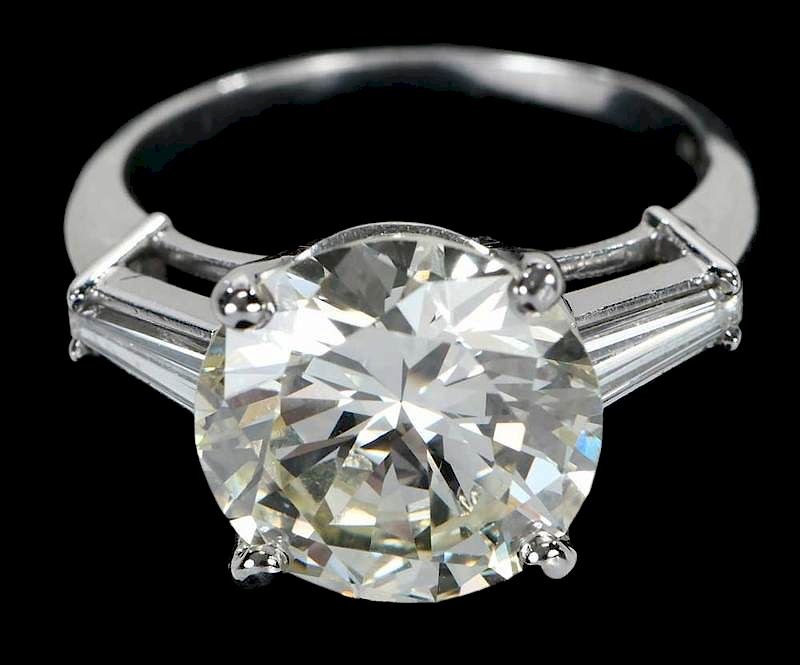 Appraisal: Platinum ct Diamond Ring center round brilliant diamond cts O