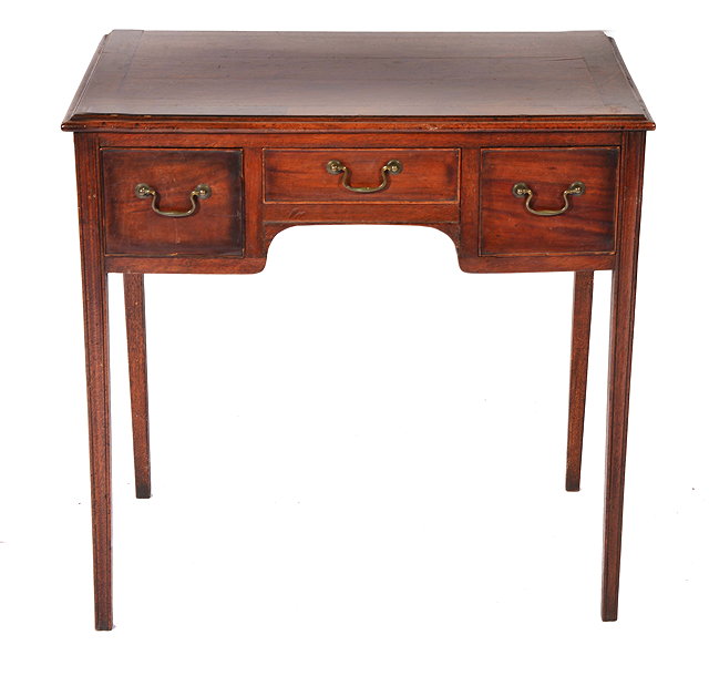 Appraisal: A GEORGIAN MAHOGANY LOWBOY with cross banded top the central