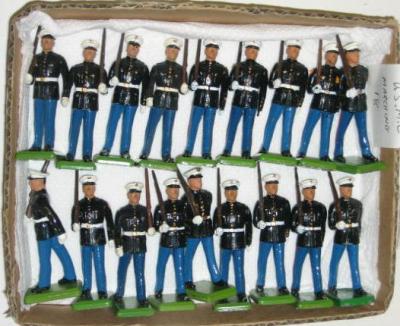 Appraisal: Eighteen Britains metal U S Marine corps riflemen marching issue