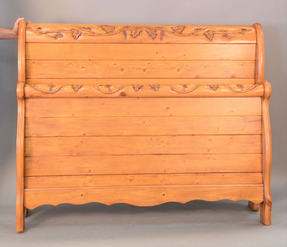 Appraisal: Queen size pine sleigh bed ht Queen size pine sleigh