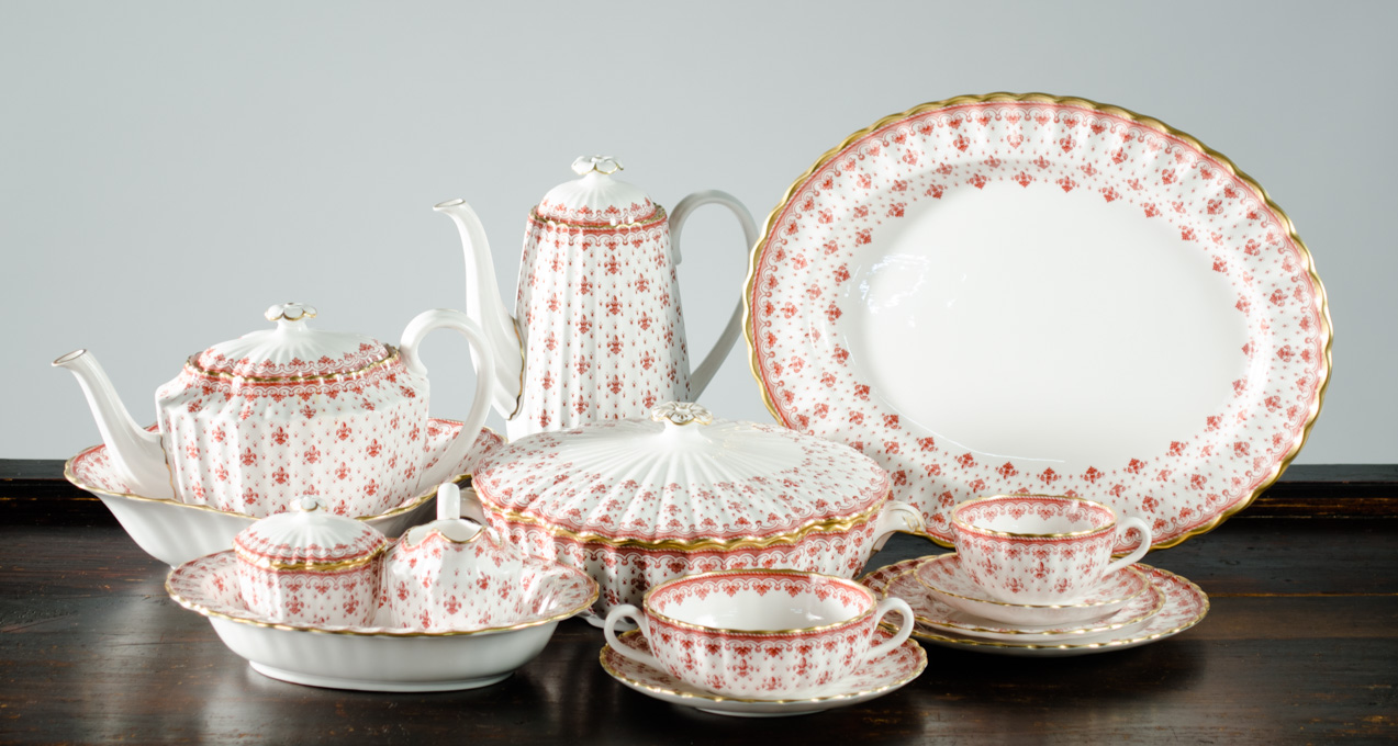 Appraisal: SPODE CHINA SET ninety-one pieces in the Fleur de Lys