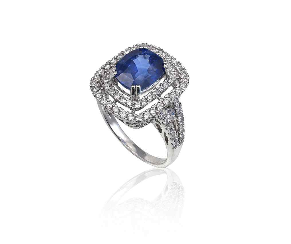 Appraisal: CT SAPPHIRE RING WITH DIAMONDS Outstanding style and quality in