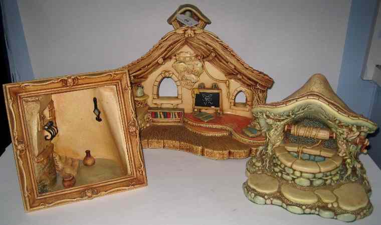 Appraisal: Pendelfin Picture Frame Cottage Wishing Well and Old School House