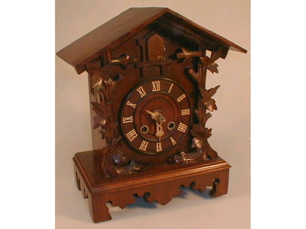 Appraisal: A thC black forest walnut mantel cuckoo clock