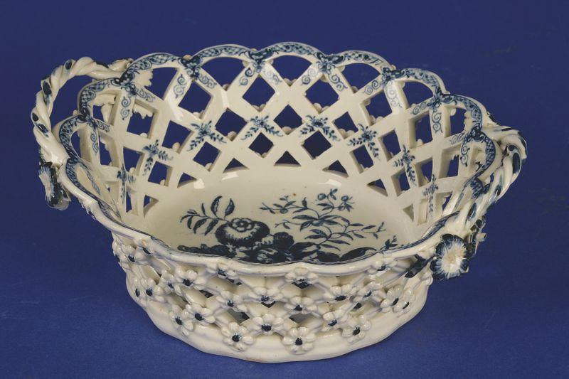 Appraisal: A FIRST PERIOD WORCESTER BLUE AND WHITE PIERCED BASKET circa