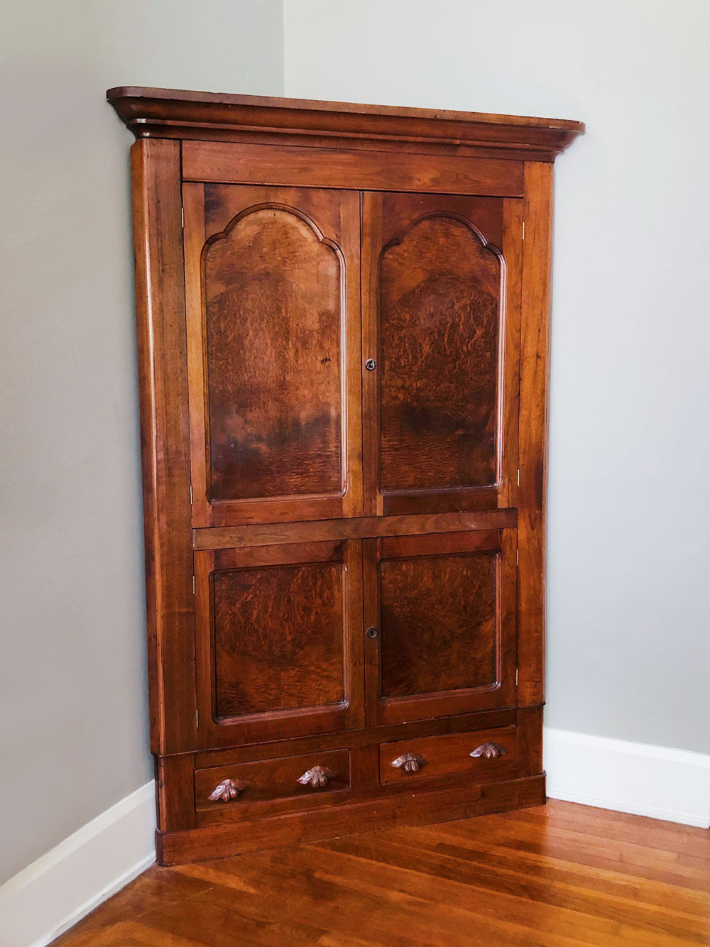 Appraisal: LARGE CORNER CUPBOARD Large corner cupboard with upper door portion