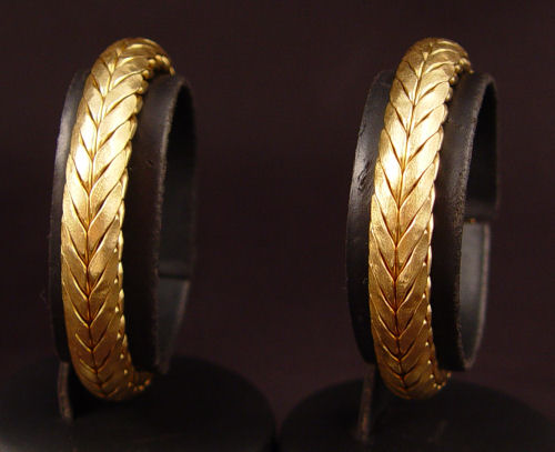 Appraisal: MATCHED PAIR OF K FOXTAIL LINK BRACELETS Matching pair of