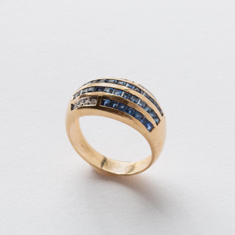 Appraisal: K CEYLON SAPPHIRE DIAMOND RING K yellow gold ring with