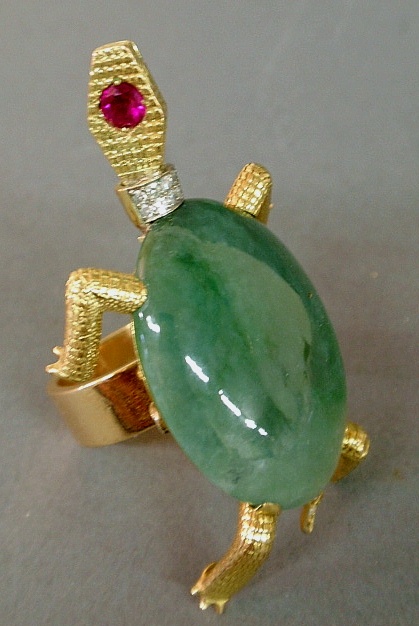 Appraisal: - Ladies k gold and jadeite turtle-form ring with ruby