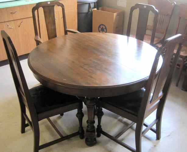 Appraisal: WILLIAM MARY STYLE WALNUT DINING TABLE AND CHAIR SET American