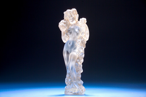 Appraisal: R LALIQUE Statuette Figurine Avec Guirlande de Fruits clear and