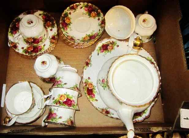 Appraisal: Royal Albert Old Country Roses pc Teaset