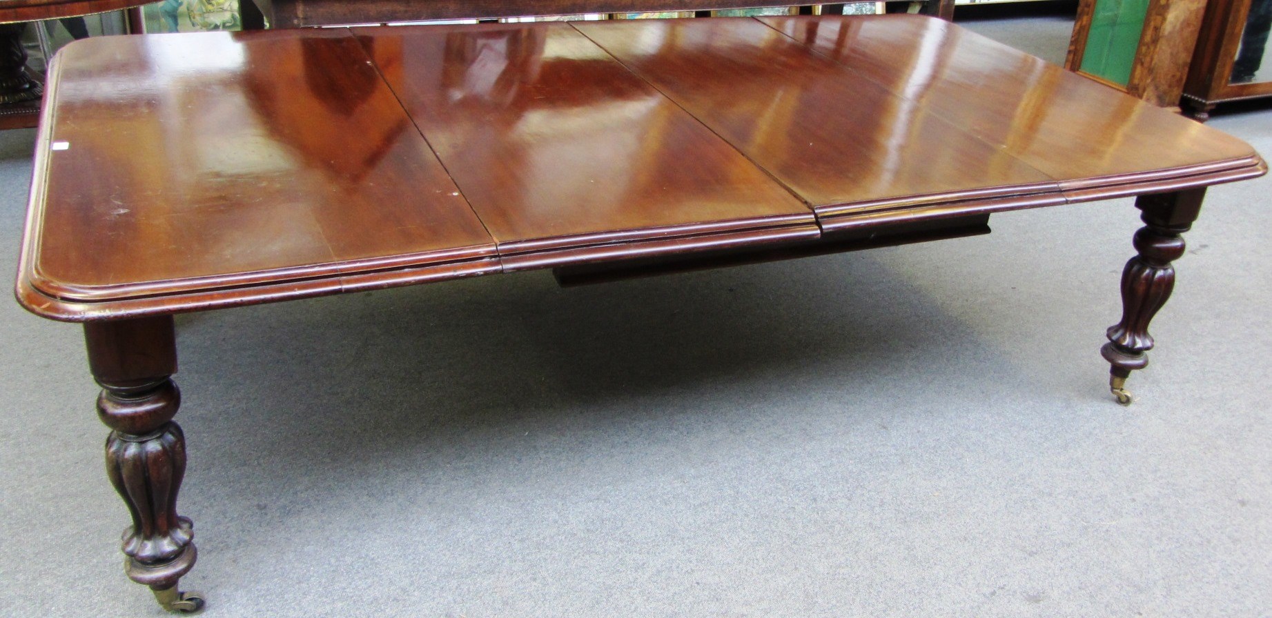 Appraisal: A th century mahogany extending dining table on reeded baluster