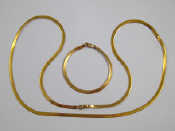 Appraisal: A yellow metal tests carat gold necklace converting to a