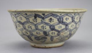 Appraisal: Vietnamese De-Mac Dynasty Porcelain Bowl Blue geometric motif throughout