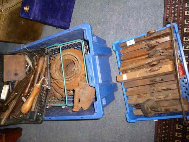 Appraisal: A QUANTITY OF JOINERS TOOLS moulding planes etc