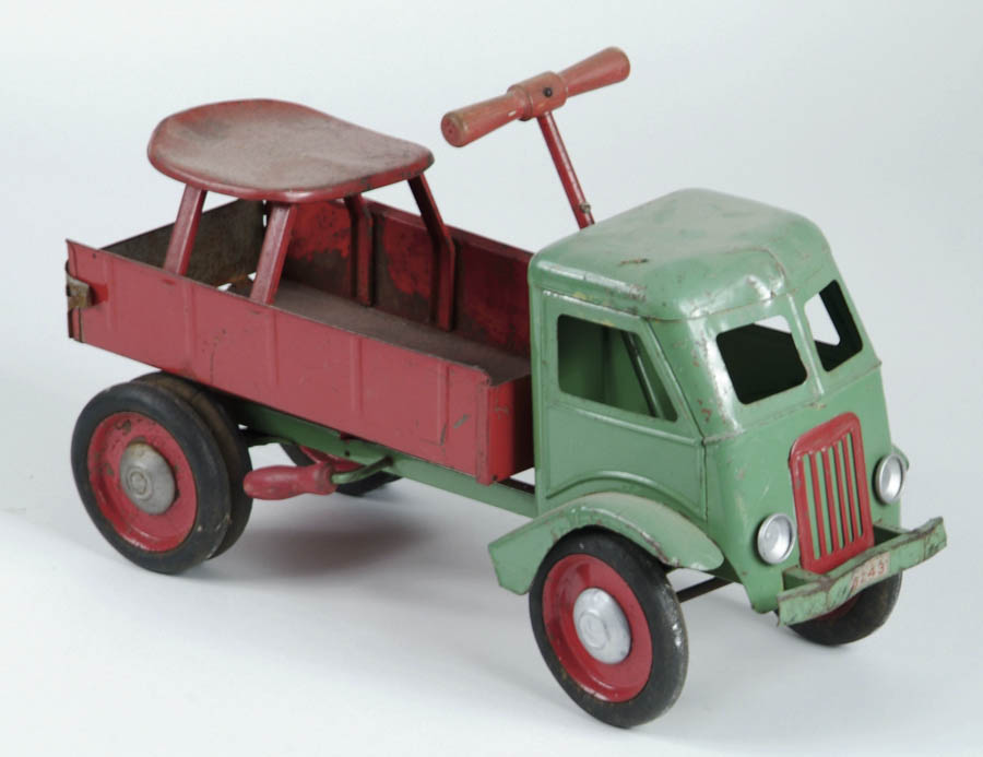 Appraisal: KEYSTONE CHILD S RIDE-ON DUMP TRUCK Green cab with red