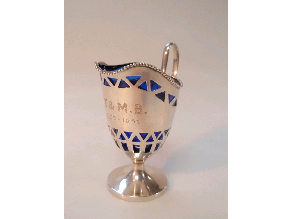 Appraisal: An American sterling silver cream jug with blue glass liner