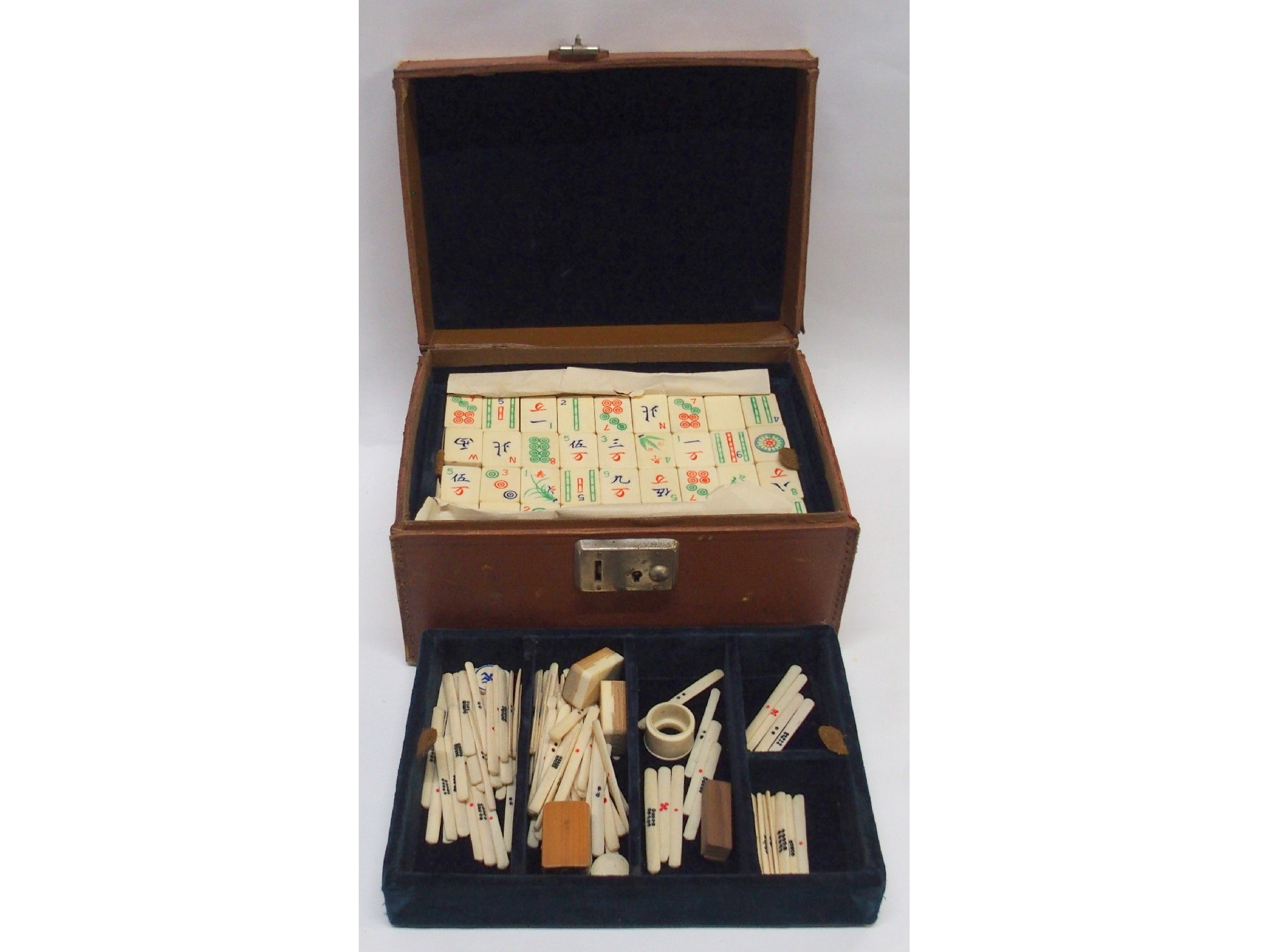 Appraisal: A cased Chinese Mah Jong set with bamboo and bone