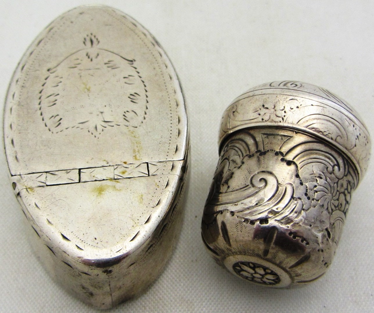 Appraisal: An Irish silver hinge lidded snuff box of navette shaped