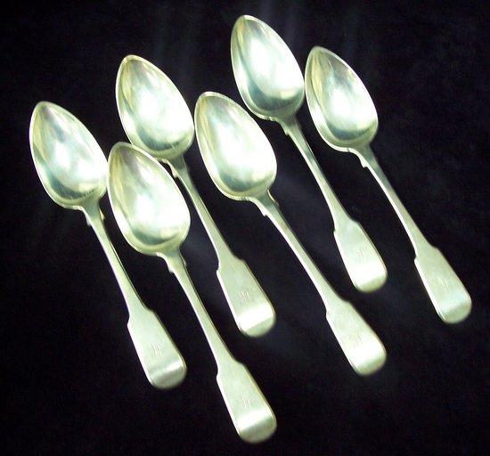 Appraisal: A set of four fiddle pattern dessert spoons monogrammed H