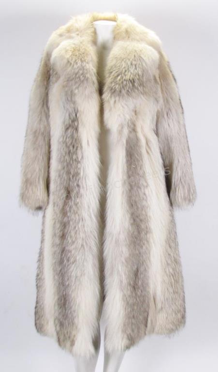 Appraisal: A lady's full length fox coat hook and eye closure