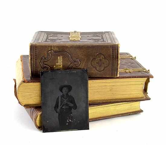 Appraisal: Collection of th century family portrait albums and Civil War