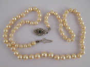 Appraisal: A graduated cultured pearl necklace with a white metal tests