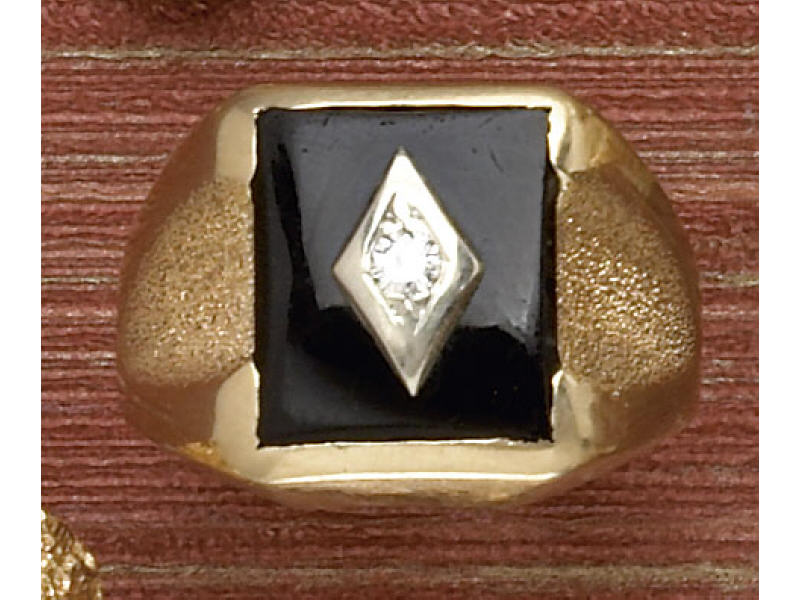 Appraisal: MAN'S ONYX AND DIAMOND RING k yellow gold ring with