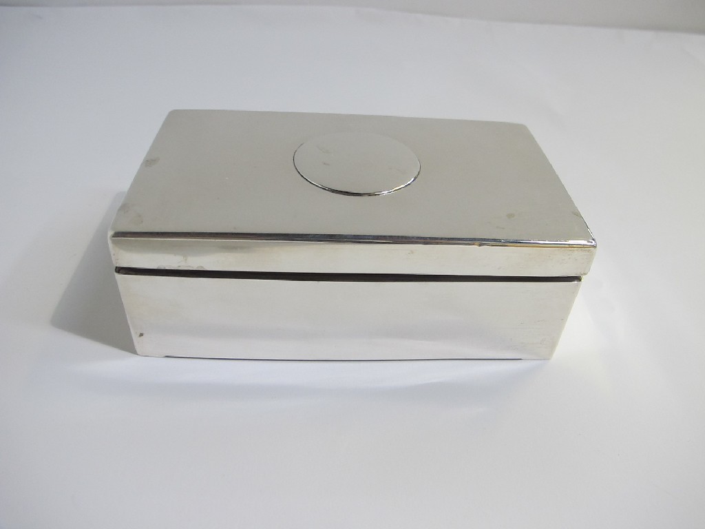 Appraisal: A silver cigarette box London