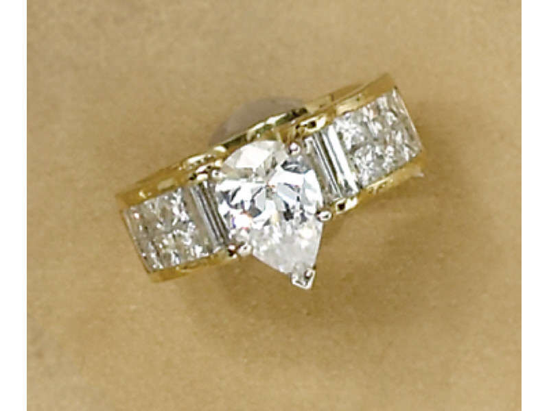 Appraisal: DIAMOND SEMI-MOUNTING k yellow gold mounting by D'Oro with invisible