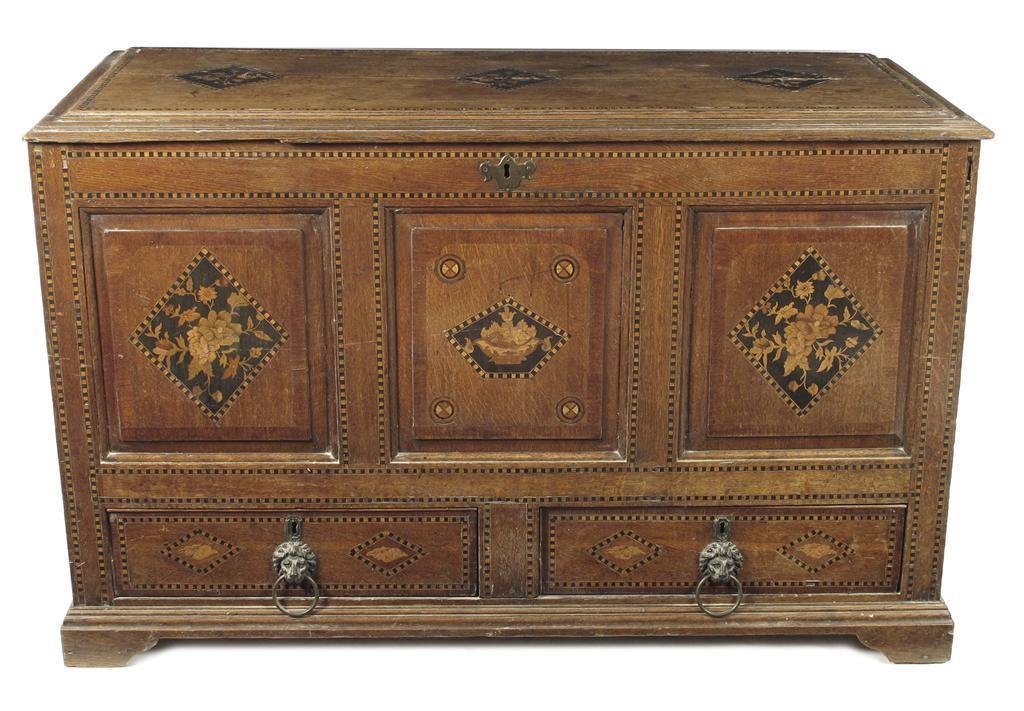 Appraisal: An th century oak mule chest