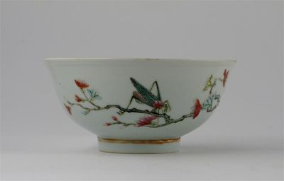 Appraisal: A Chinese famille rose bowl decorated with two birds and