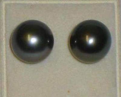 Appraisal: A PAIR OF BLACK TAHITIAN PEARL STUD EARRINGS with ct