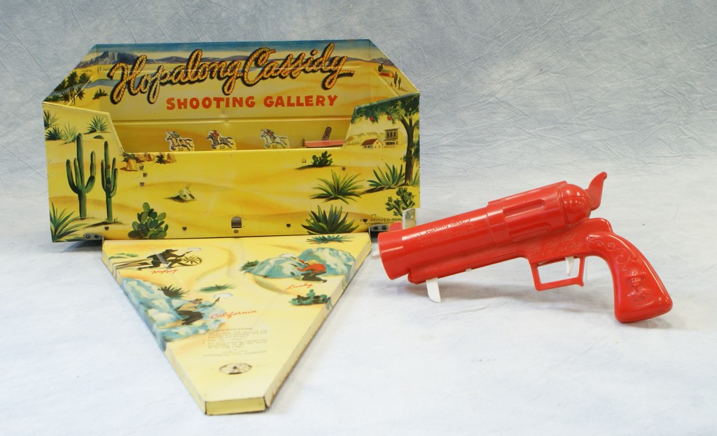 Appraisal: Hopalong Cassidy tin litho shooting gallery game missing gun pulley