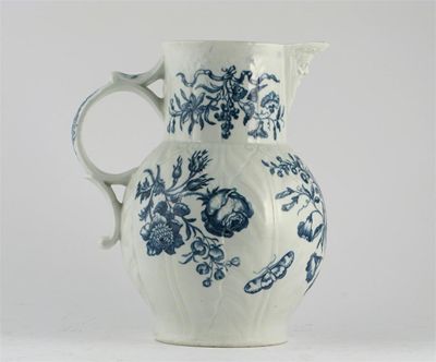 Appraisal: A Worcester blue and white cabbage leaf jug with mask