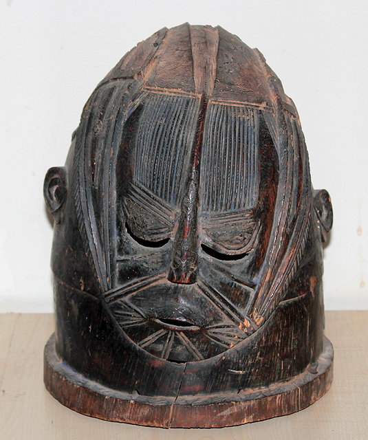 Appraisal: AN ANTIQUE NORTHERN NIGERIAN IGALA CARVED WOODEN HELMET MASK approx