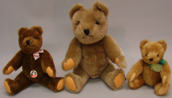 Appraisal: Lot of mohair bears Tan Hermann Teddy Tagged brown mohair