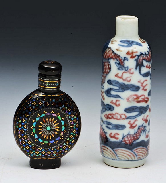 Appraisal: A CHINESE PORCELAIN SNUFF BOTTLE with dragon decoration and a