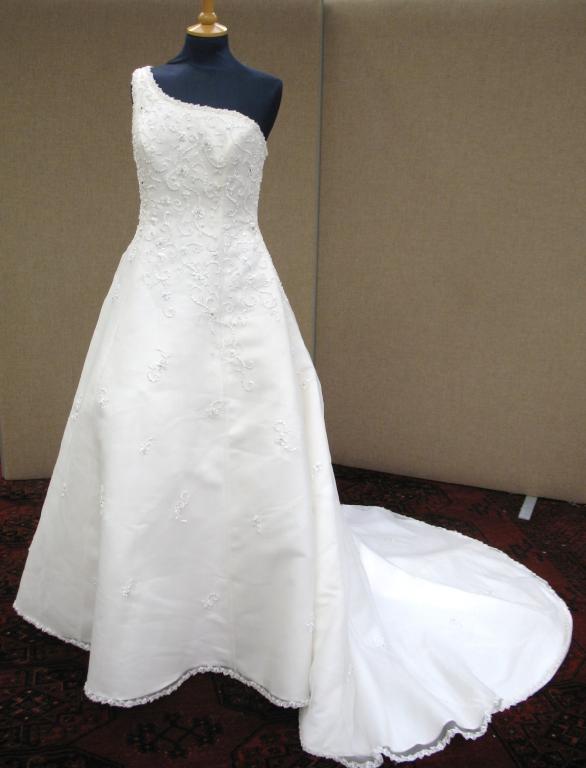 Appraisal: Trudy Lee A full length off white wedding dress decorated