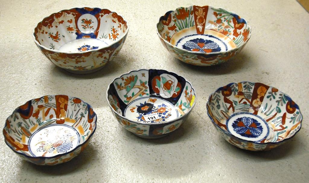 Appraisal: Five assorted Japanese Imari circular bowls each decorated in typical