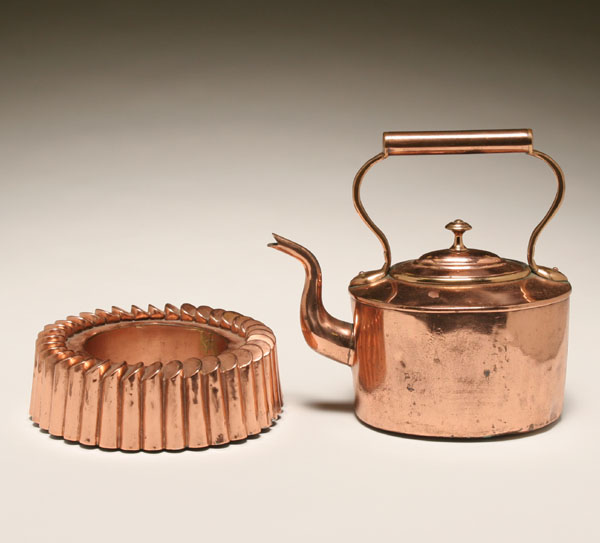 Appraisal: Two early copper pieces food mold and kettle oval dovetailed