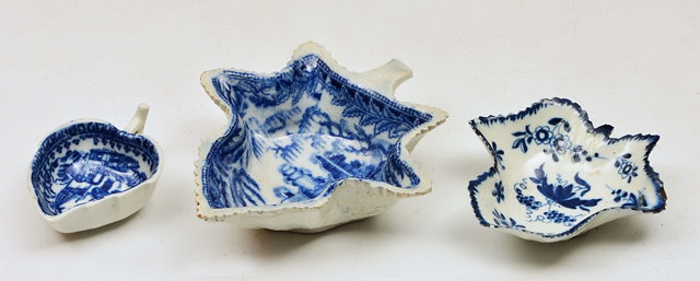 Appraisal: English porcelain blue and white pickle dishruined landscapes and two