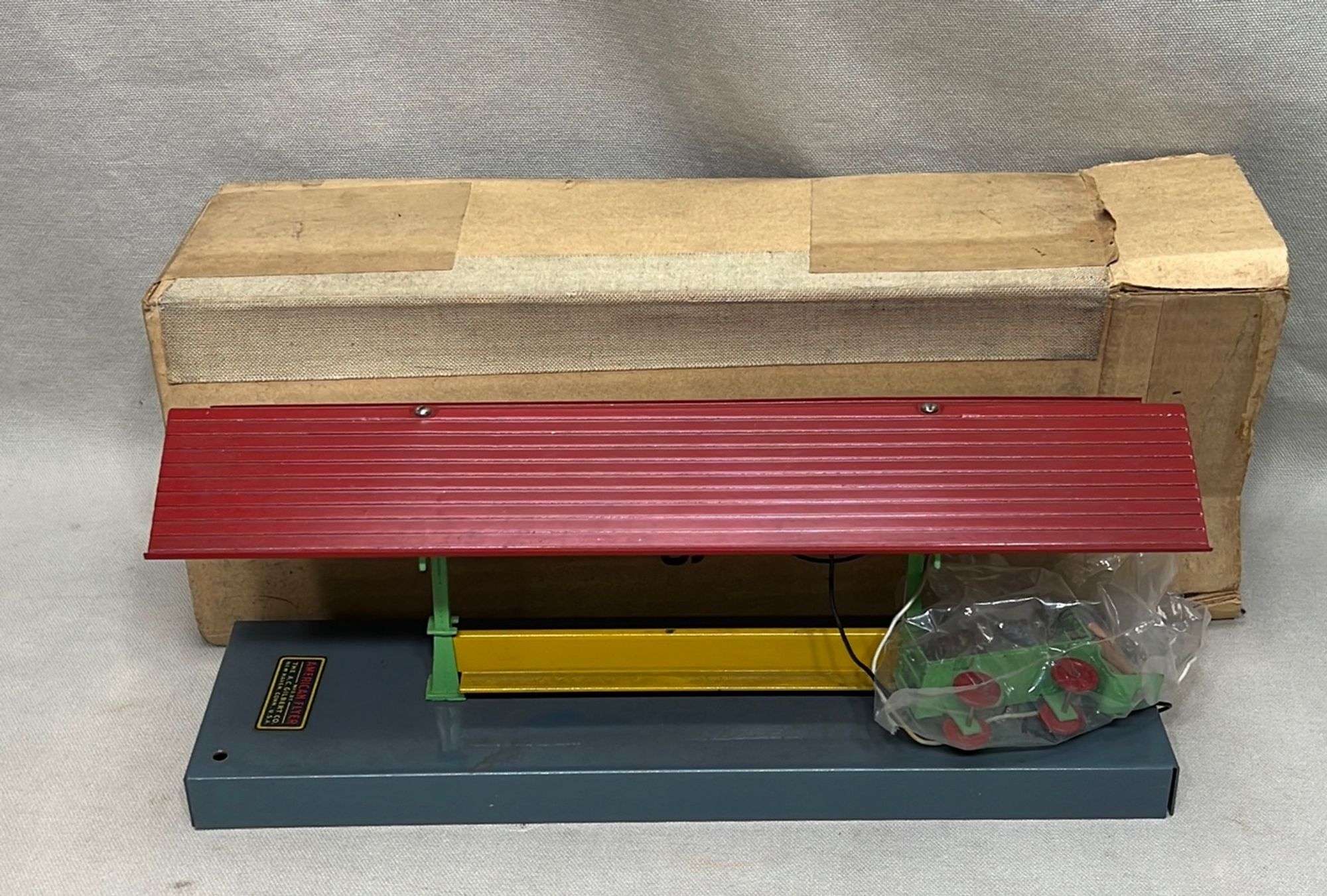 Appraisal: AC Gilbert No wayside station model railroad accessory