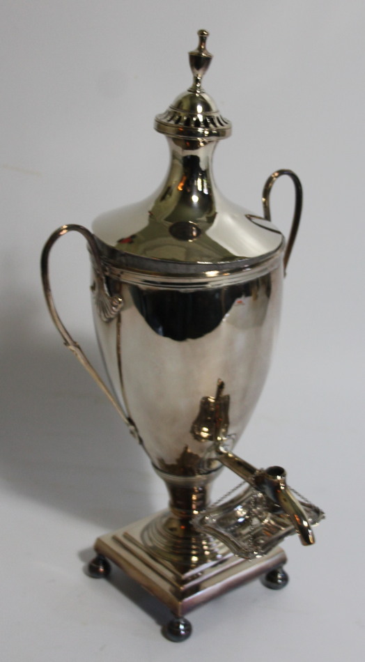 Appraisal: A thC Old Sheffield plate tea urn with urn finial